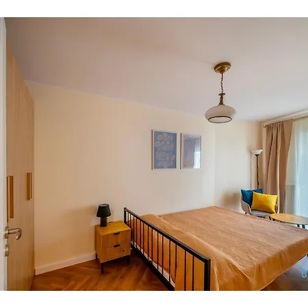 Azure Seaside & Center Apartment *