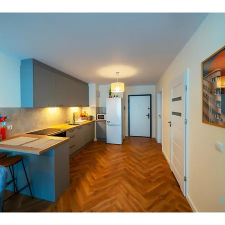 Azure Seaside & Center شقة